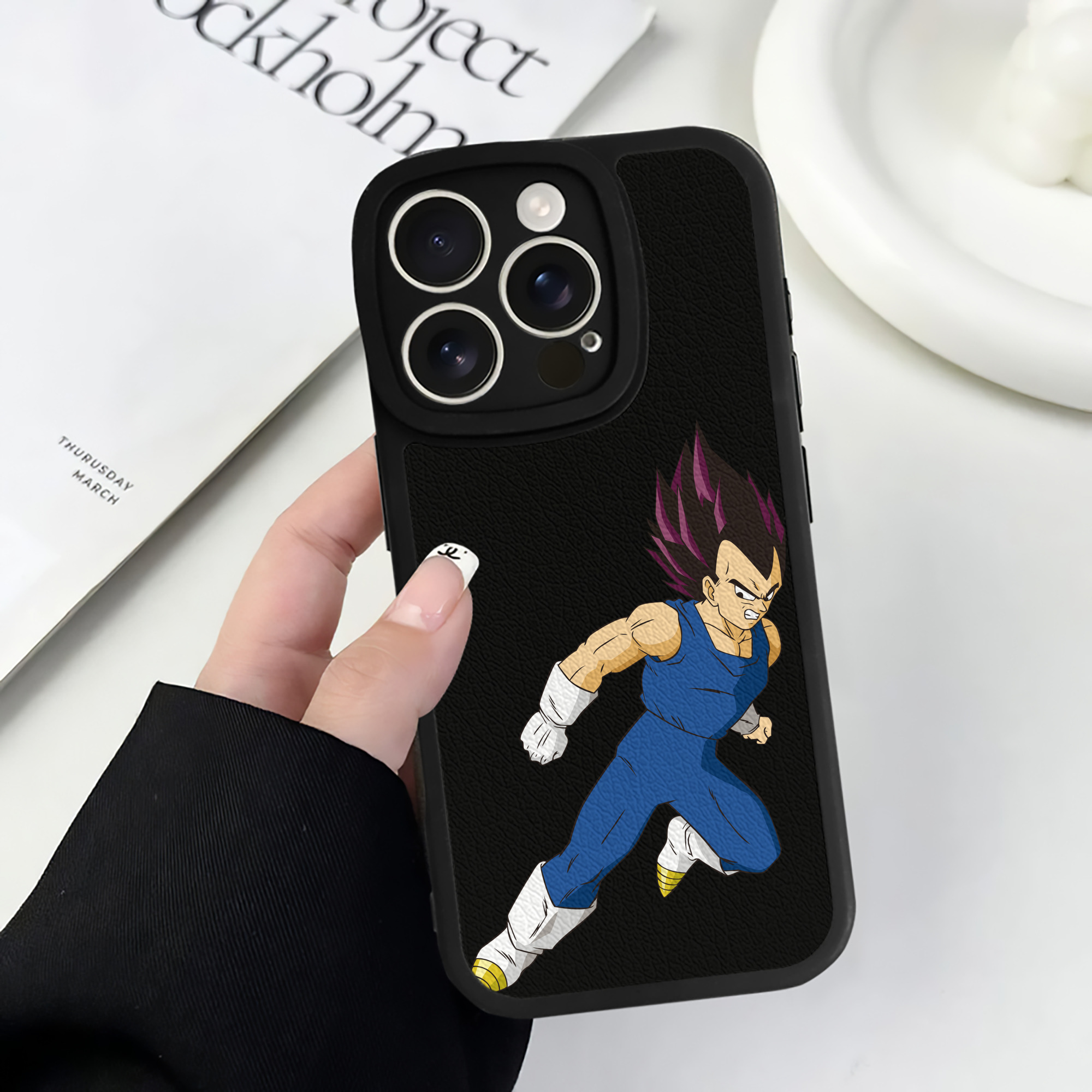 （画像用） ドラゴンボール ベジータ四世（Bejīta Yonsei）DRAGON BALL Vegeta IV 【iPhone 16シリーズ対応】シリコンスマホケース（レザー調） 材質：シリコン